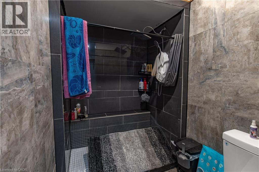 21 Lincoln Avenue, St. Catharines, Ontario  L2P 2C7 - Photo 10 - 40814452