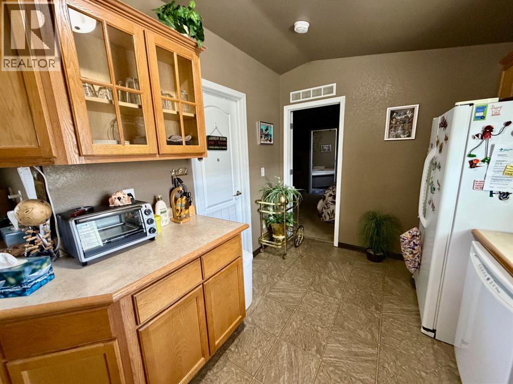 206 Railway Avenue, Coaldale, Alberta  T1M 0A7 - Photo 9 - A2296499