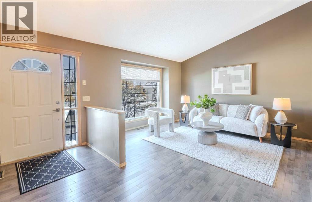 135 Canterbury Court Sw, Calgary, Alberta  T2W 6C1 - Photo 2 - A2293644