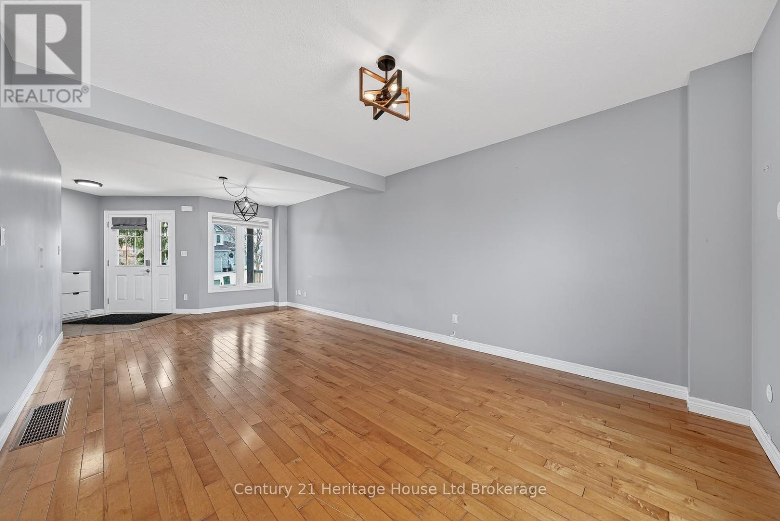 215 Munnoch Boulevard, Woodstock, Ontario  N4T 1V7 - Photo 12 - X12926204