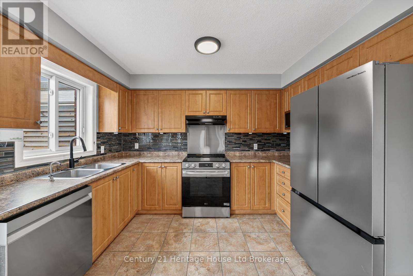 215 Munnoch Boulevard, Woodstock, Ontario  N4T 1V7 - Photo 18 - X12926204