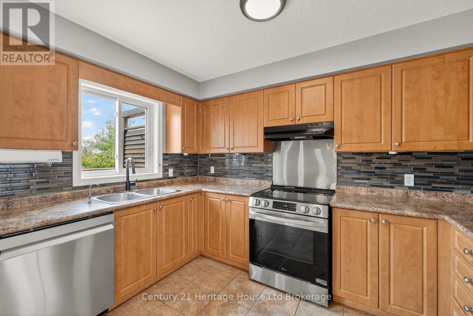 215 Munnoch Boulevard, Woodstock, Ontario  N4T 1V7 - Photo 19 - X12926204