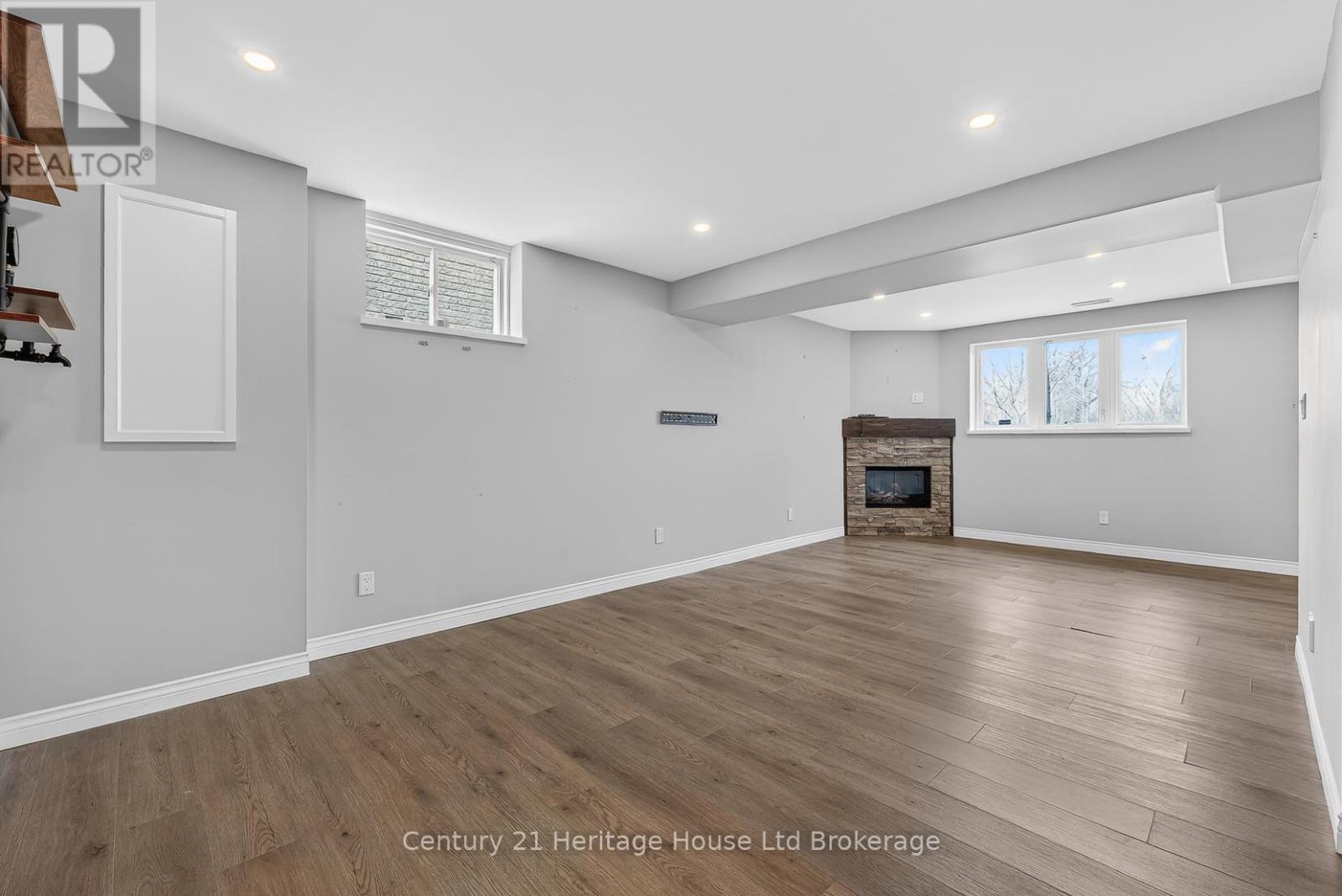 215 Munnoch Boulevard, Woodstock, Ontario  N4T 1V7 - Photo 35 - X12926204