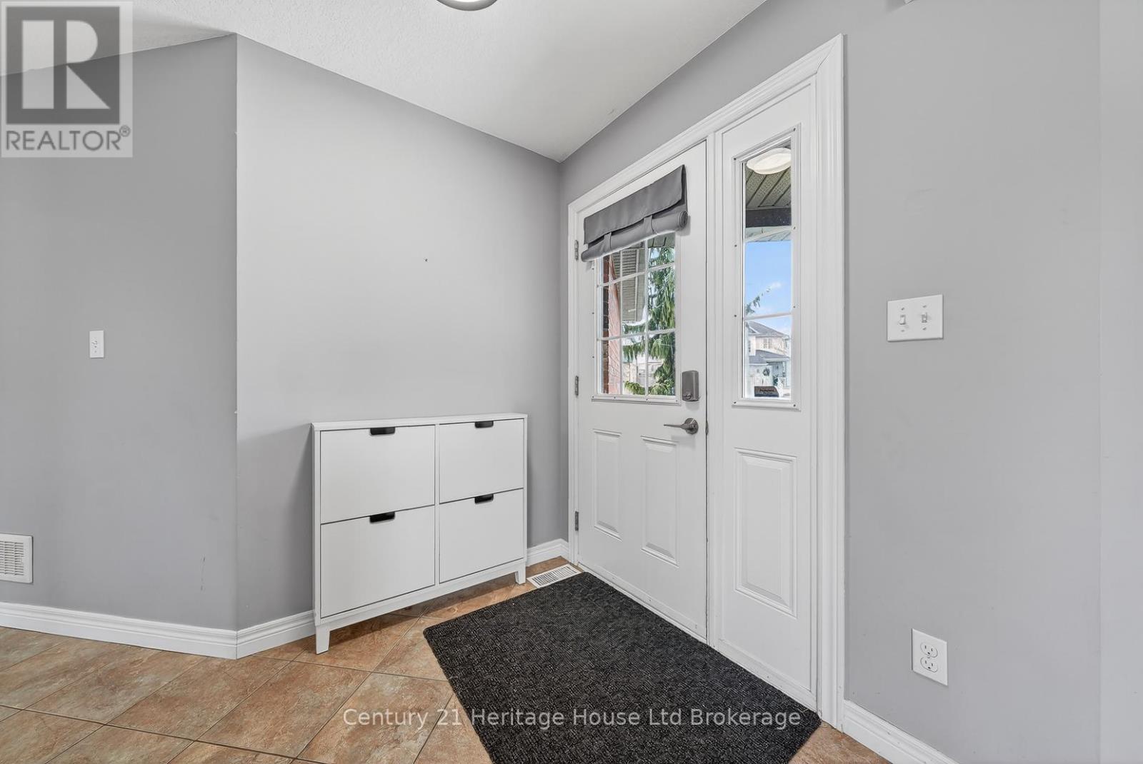 215 Munnoch Boulevard, Woodstock, Ontario  N4T 1V7 - Photo 6 - X12926204