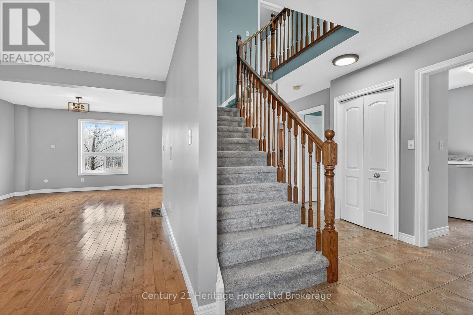 215 Munnoch Boulevard, Woodstock, Ontario  N4T 1V7 - Photo 7 - X12926204