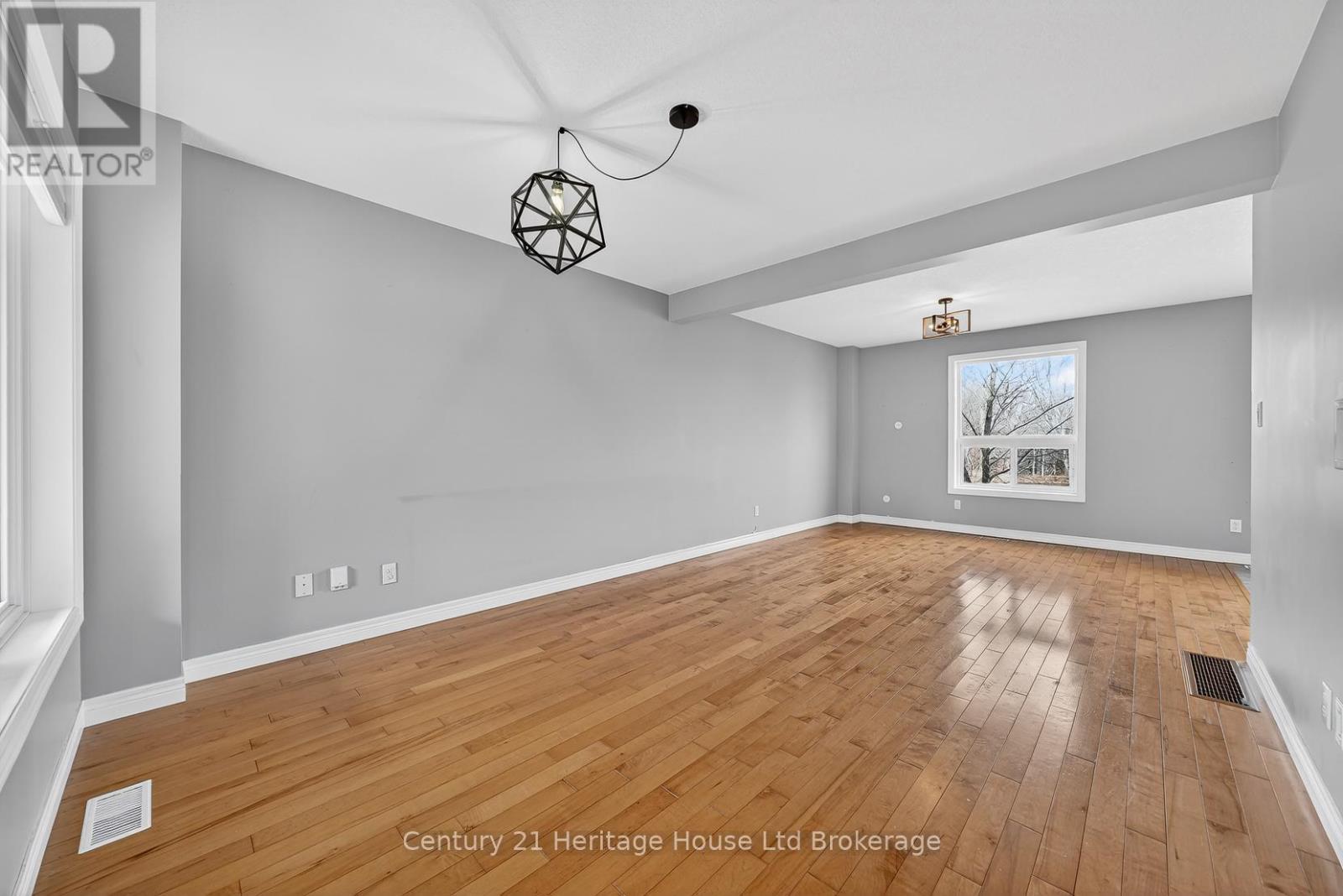 215 Munnoch Boulevard, Woodstock, Ontario  N4T 1V7 - Photo 8 - X12926204