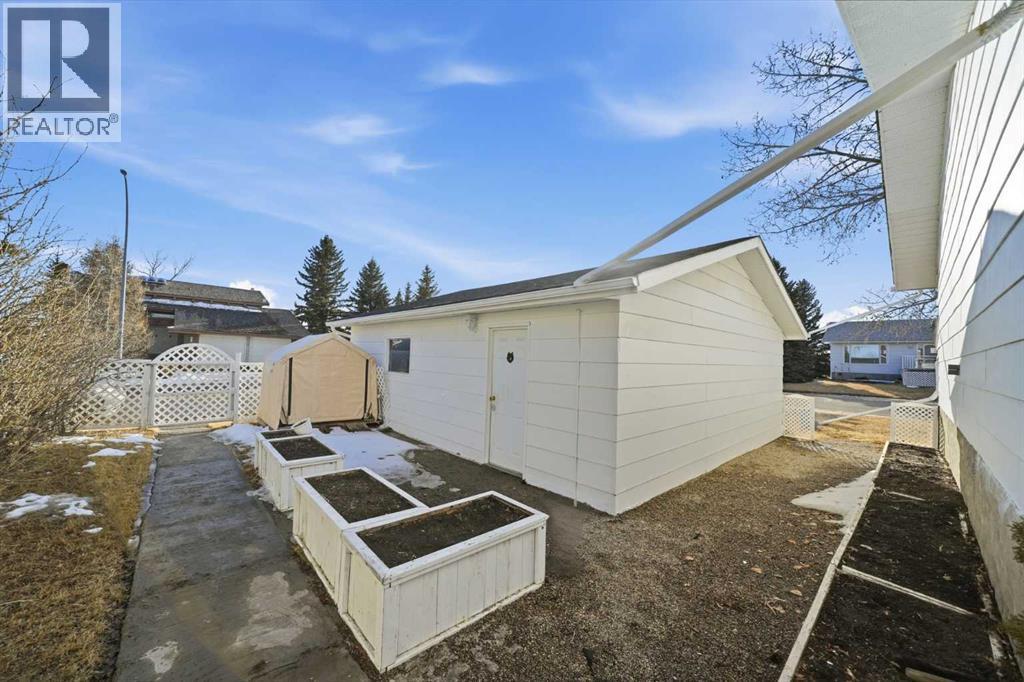 14 Rasmussen Place, Standard, Alberta  T0J 3G0 - Photo 31 - A2291646