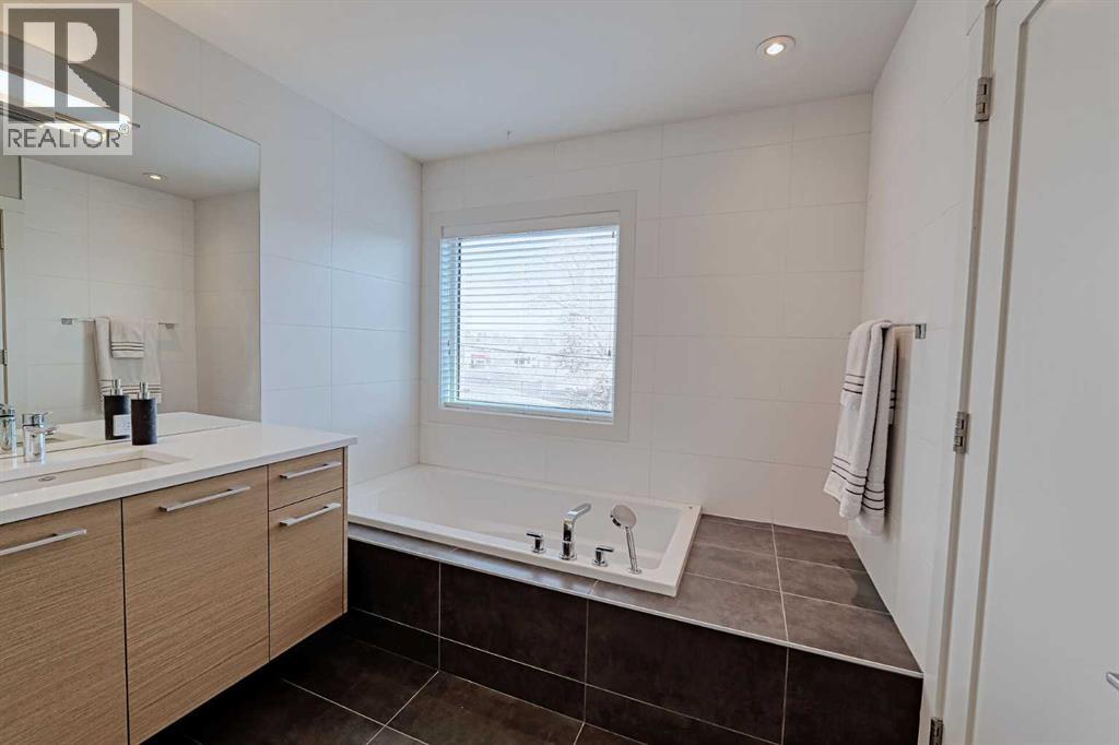 2418 24a Street Sw, Calgary, Alberta  T3E 1W1 - Photo 19 - A2295875