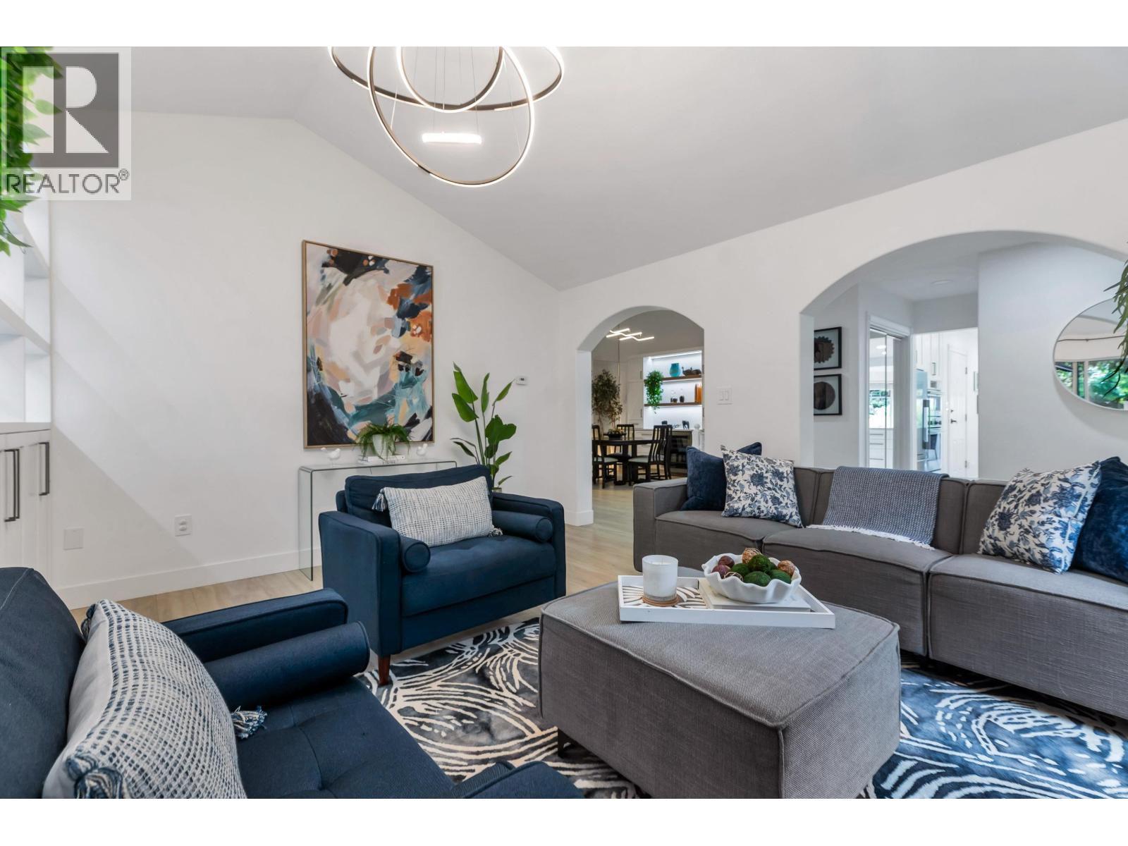 1102 Strathaven Drive, North Vancouver, British Columbia  V7H 2Z6 - Photo 5 - R3102867