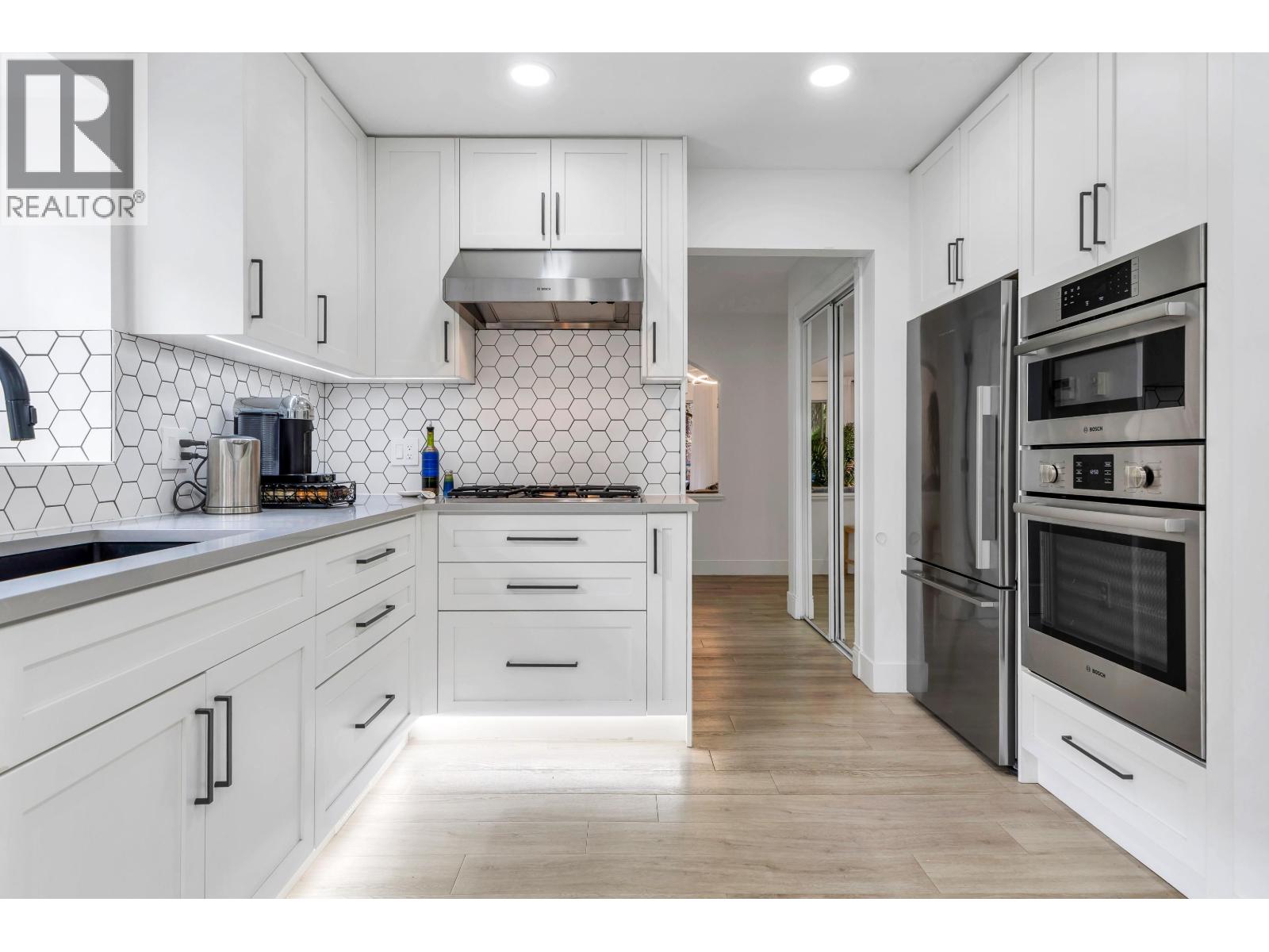 1102 Strathaven Drive, North Vancouver, British Columbia  V7H 2Z6 - Photo 7 - R3102867