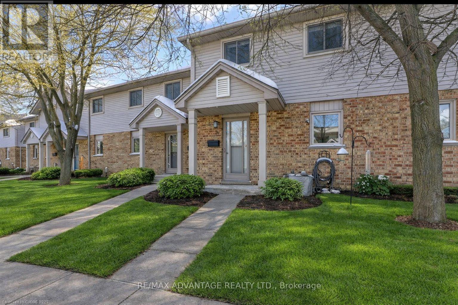 17 - 217 Martinet Avenue, London East, Ontario  N5V 4P5 - Photo 2 - X12926134