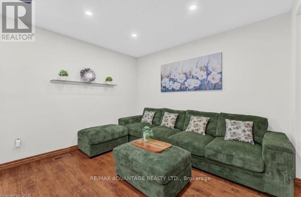 17 - 217 Martinet Avenue, London East, Ontario  N5V 4P5 - Photo 9 - X12926134