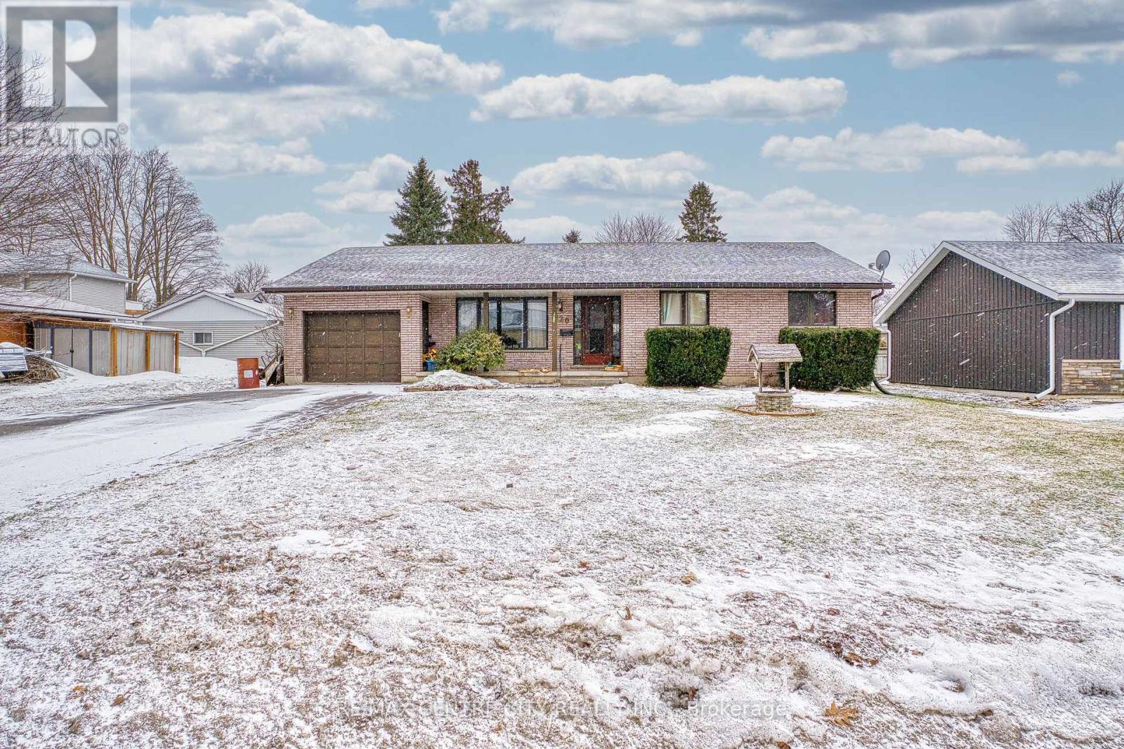 520 Victoria Street, Minto, Ontario  N0G 2P0 - Photo 1 - X12926198