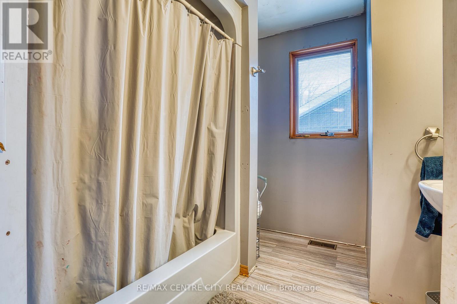 520 Victoria Street, Minto, Ontario  N0G 2P0 - Photo 12 - X12926198