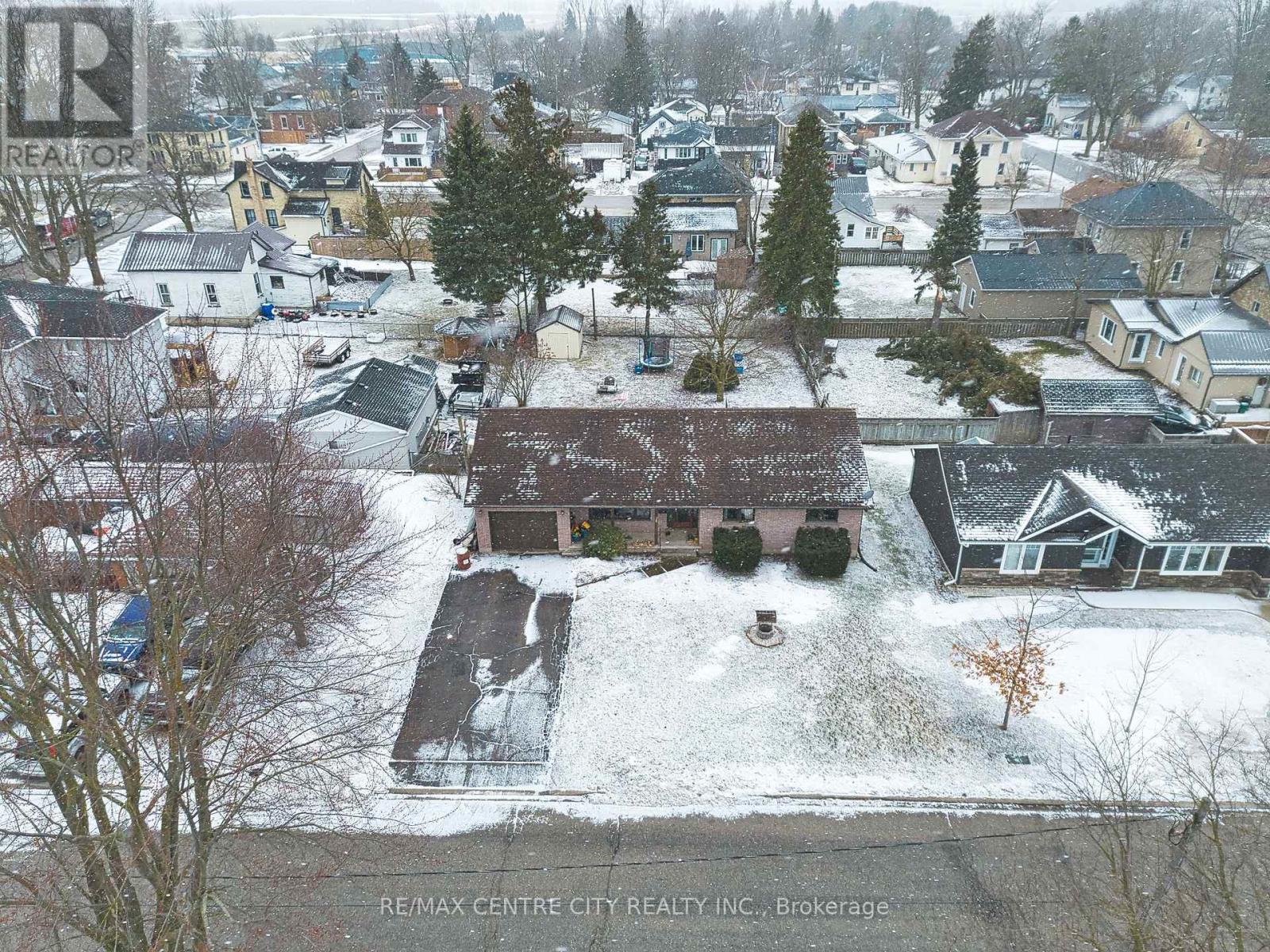 520 Victoria Street, Minto, Ontario  N0G 2P0 - Photo 26 - X12926198