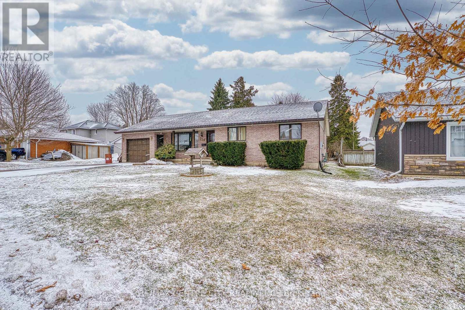 520 Victoria Street, Minto, Ontario  N0G 2P0 - Photo 4 - X12926198