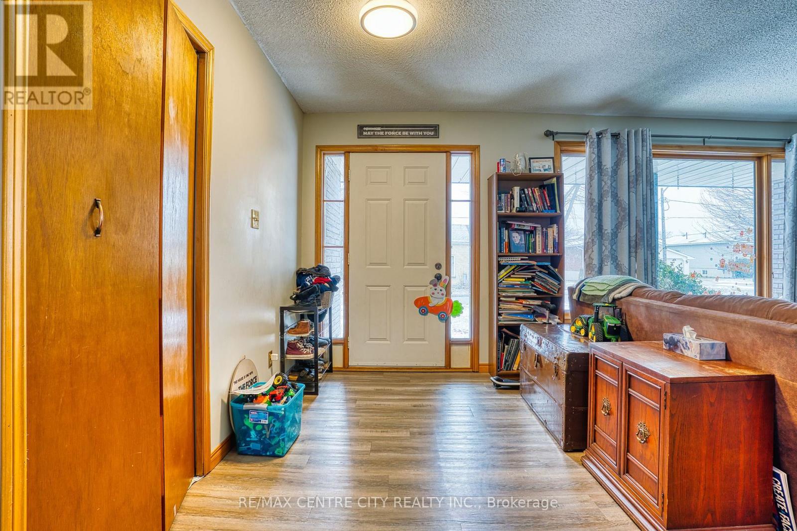 520 Victoria Street, Minto, Ontario  N0G 2P0 - Photo 7 - X12926198