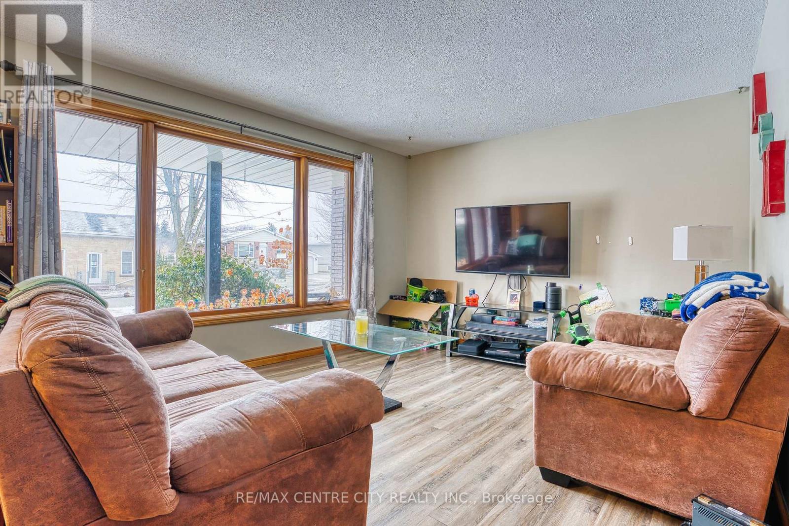 520 Victoria Street, Minto, Ontario  N0G 2P0 - Photo 8 - X12926198