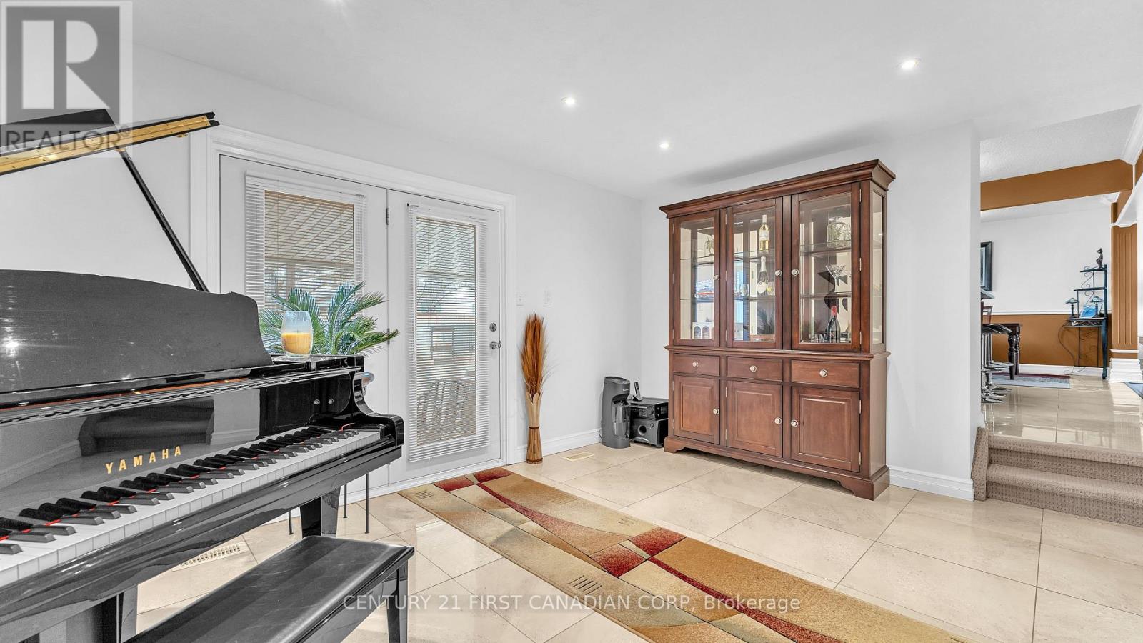 10 Alayne Crescent, London South, Ontario  N6E 2A3 - Photo 3 - X12926224