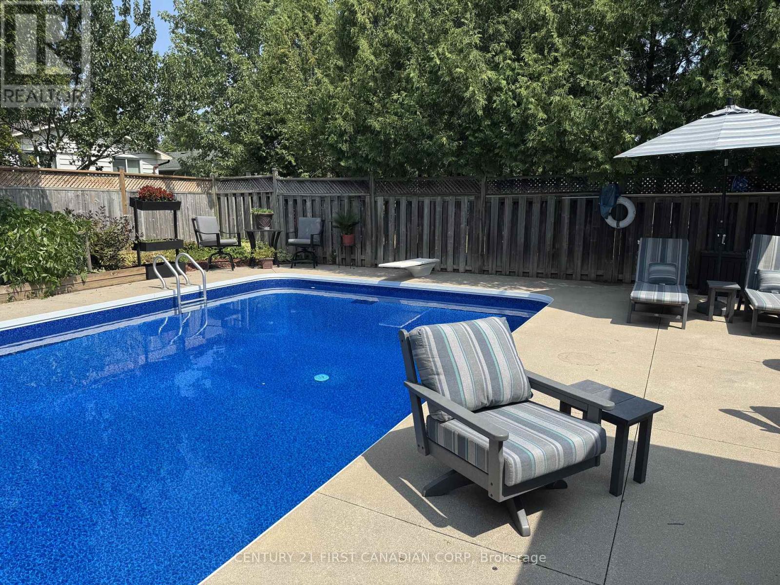 10 Alayne Crescent, London South, Ontario  N6E 2A3 - Photo 33 - X12926224