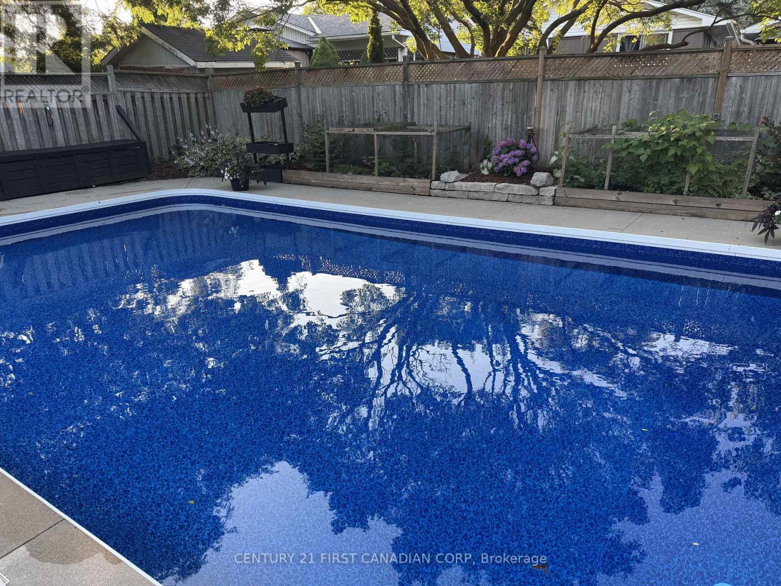 10 Alayne Crescent, London South, Ontario  N6E 2A3 - Photo 35 - X12926224