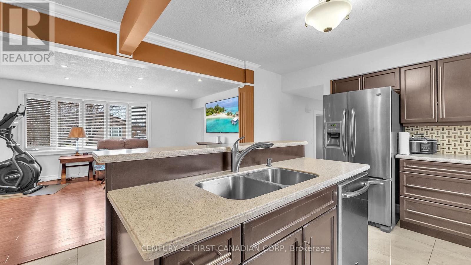 10 Alayne Crescent, London South, Ontario  N6E 2A3 - Photo 7 - X12926224