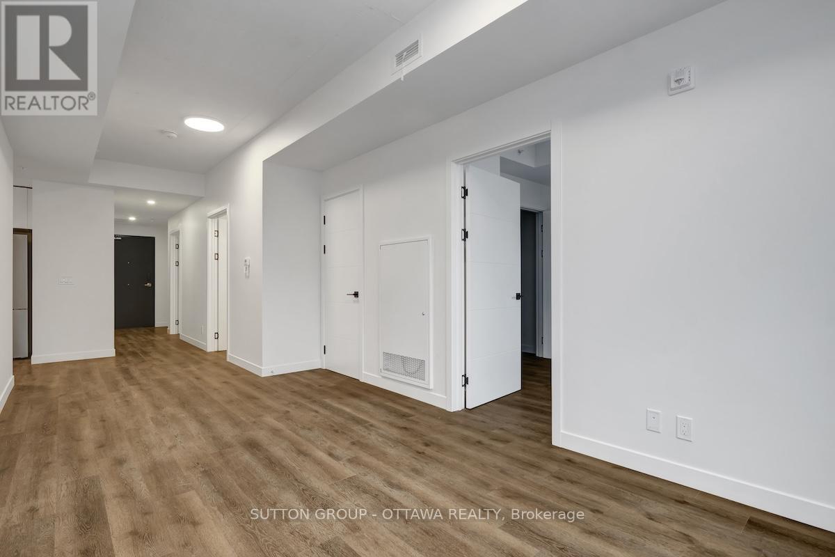 401 - 399 Winston Avenue, Ottawa, Ontario  K2A 1Y8 - Photo 14 - X12926192