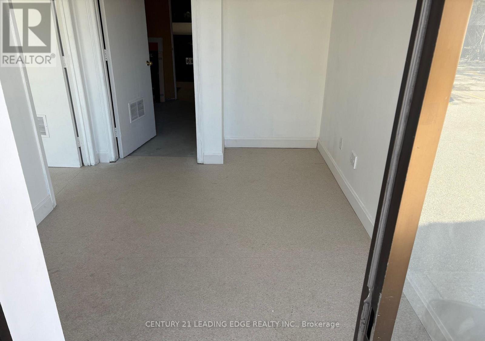 3 - 52 Airview Road, Toronto (West Humber-Clairville), Ontario  M9W 6J3 - Photo 4 - W12922868