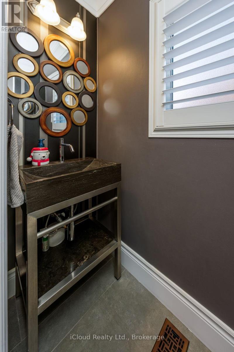 3 Wildflower Lane, Halton Hills, Ontario  L7G 0H5 - Photo 6 - W12848028