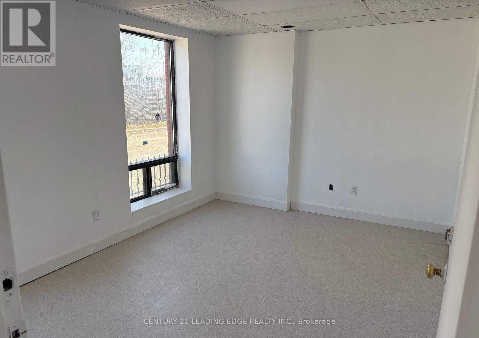 3 - 52 Airview Road, Toronto (West Humber-Clairville), Ontario  M9W 6J3 - Photo 3 - W12922868