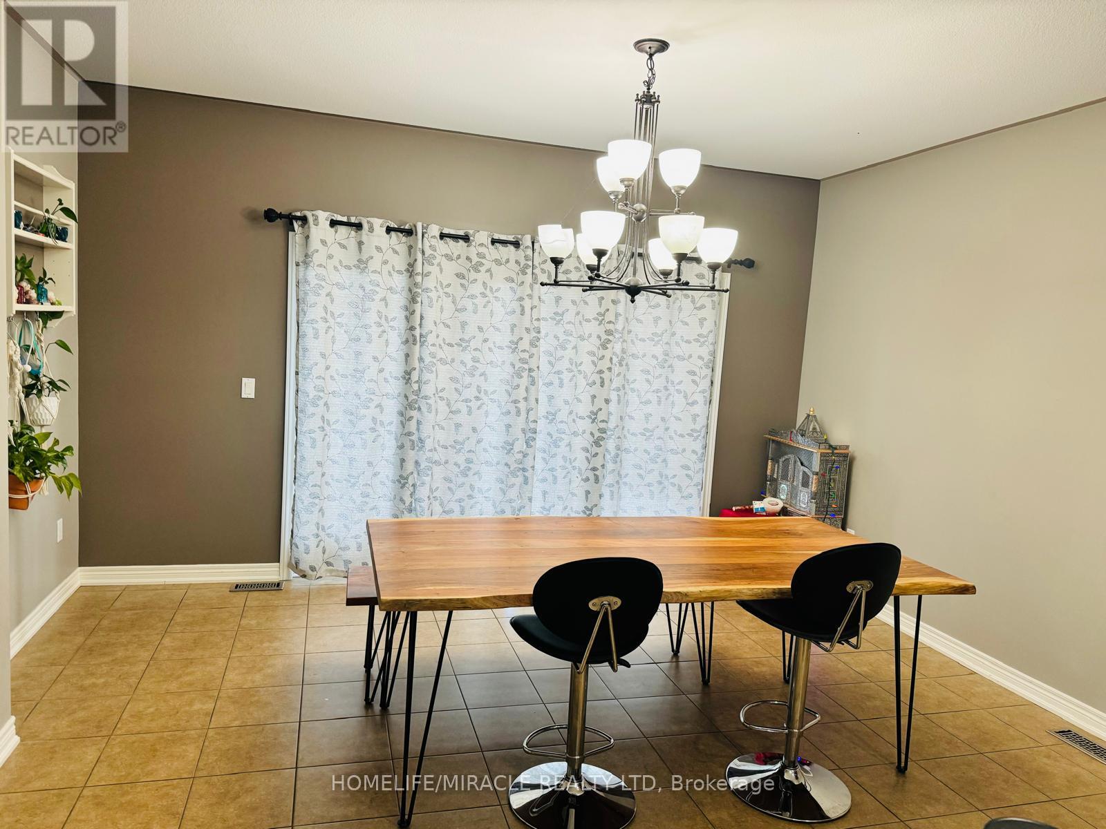 100 Creekside Drive, Welland, Ontario  L3C 0B4 - Photo 7 - X12921268