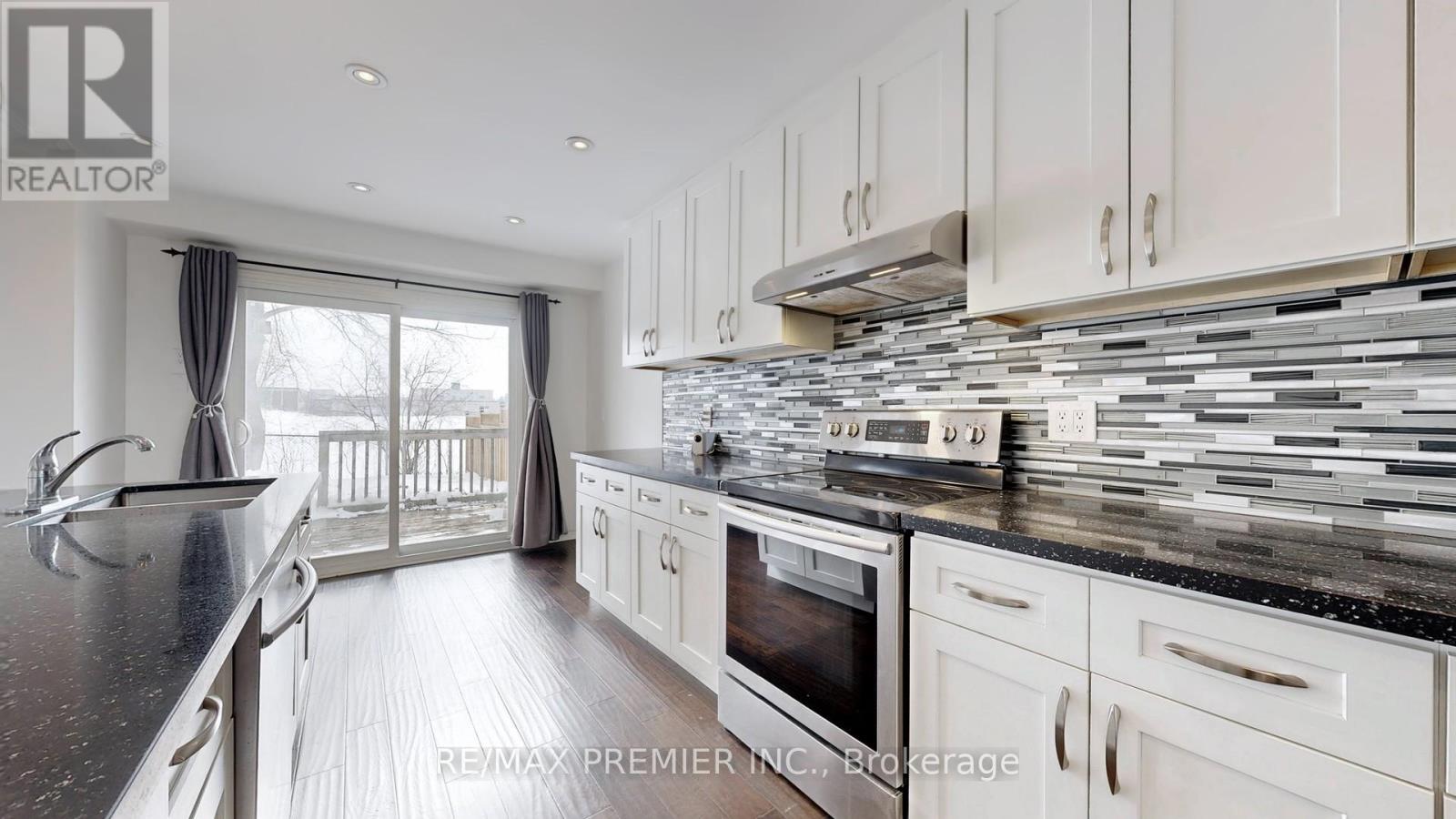 742 Beman Drive, Newmarket (Huron Heights-Leslie Valley), Ontario  L3Y 4Z2 - Photo 18 - N12926114