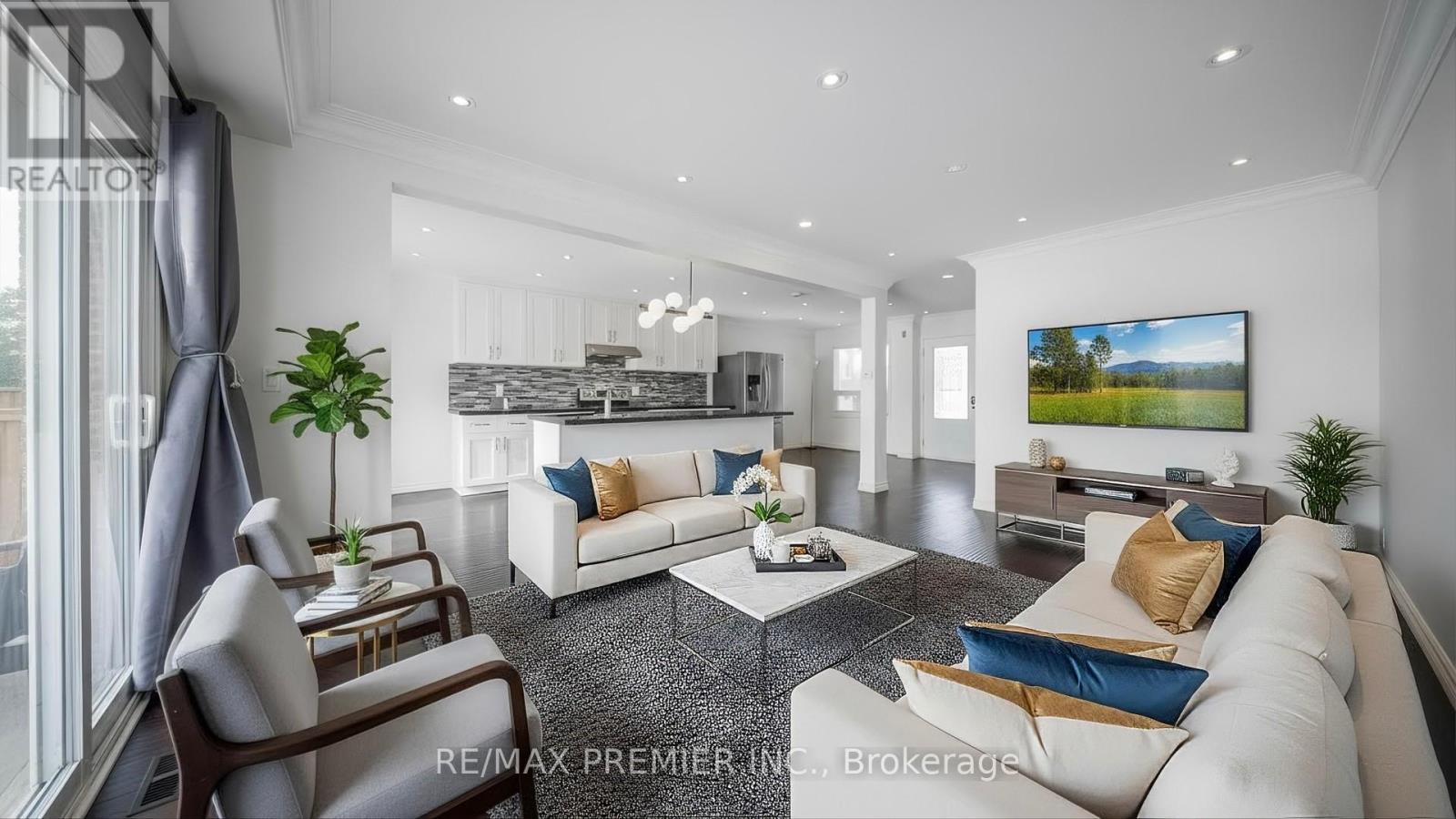 742 Beman Drive, Newmarket (Huron Heights-Leslie Valley), Ontario  L3Y 4Z2 - Photo 2 - N12926114