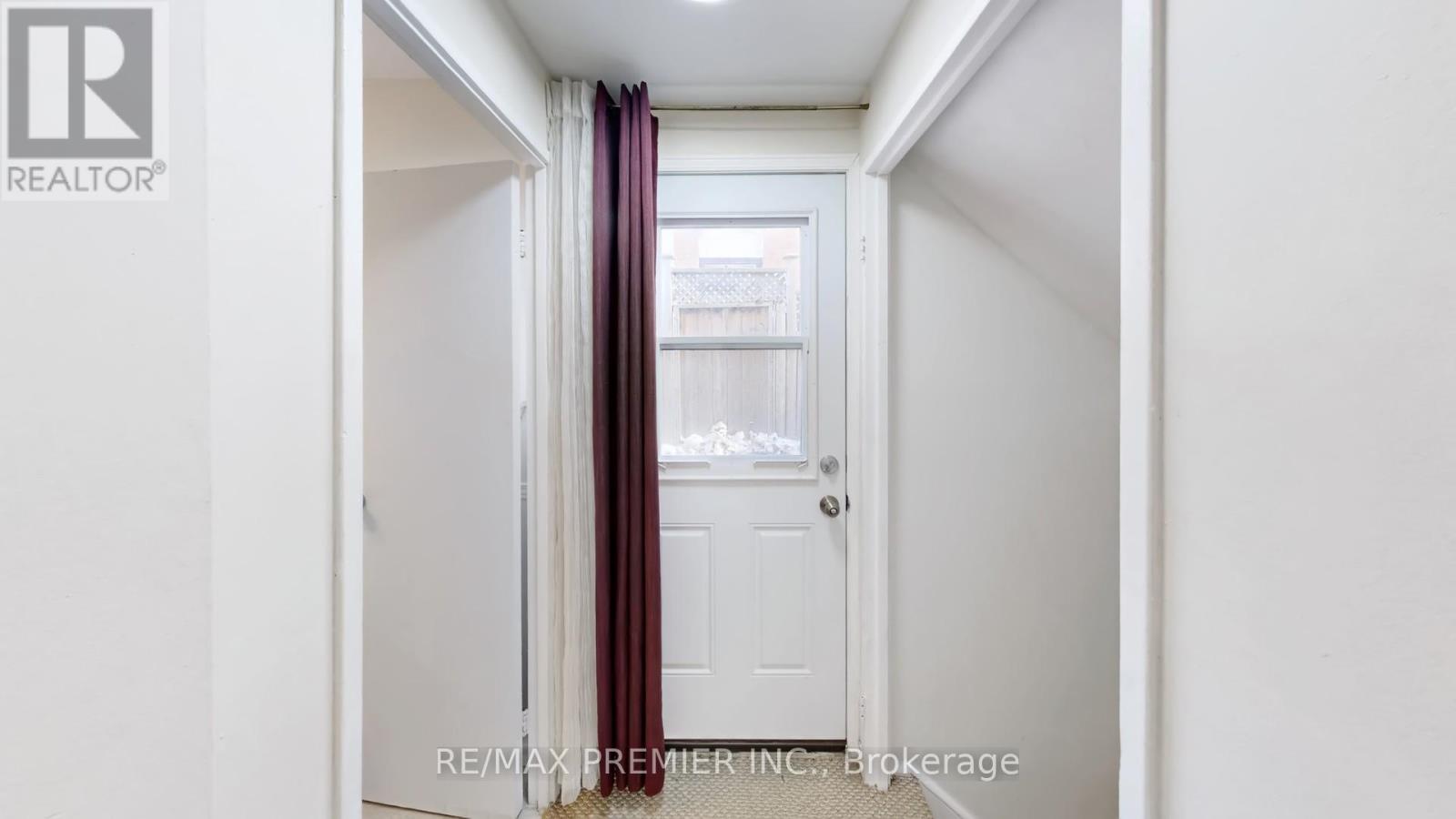 742 Beman Drive, Newmarket (Huron Heights-Leslie Valley), Ontario  L3Y 4Z2 - Photo 35 - N12926114