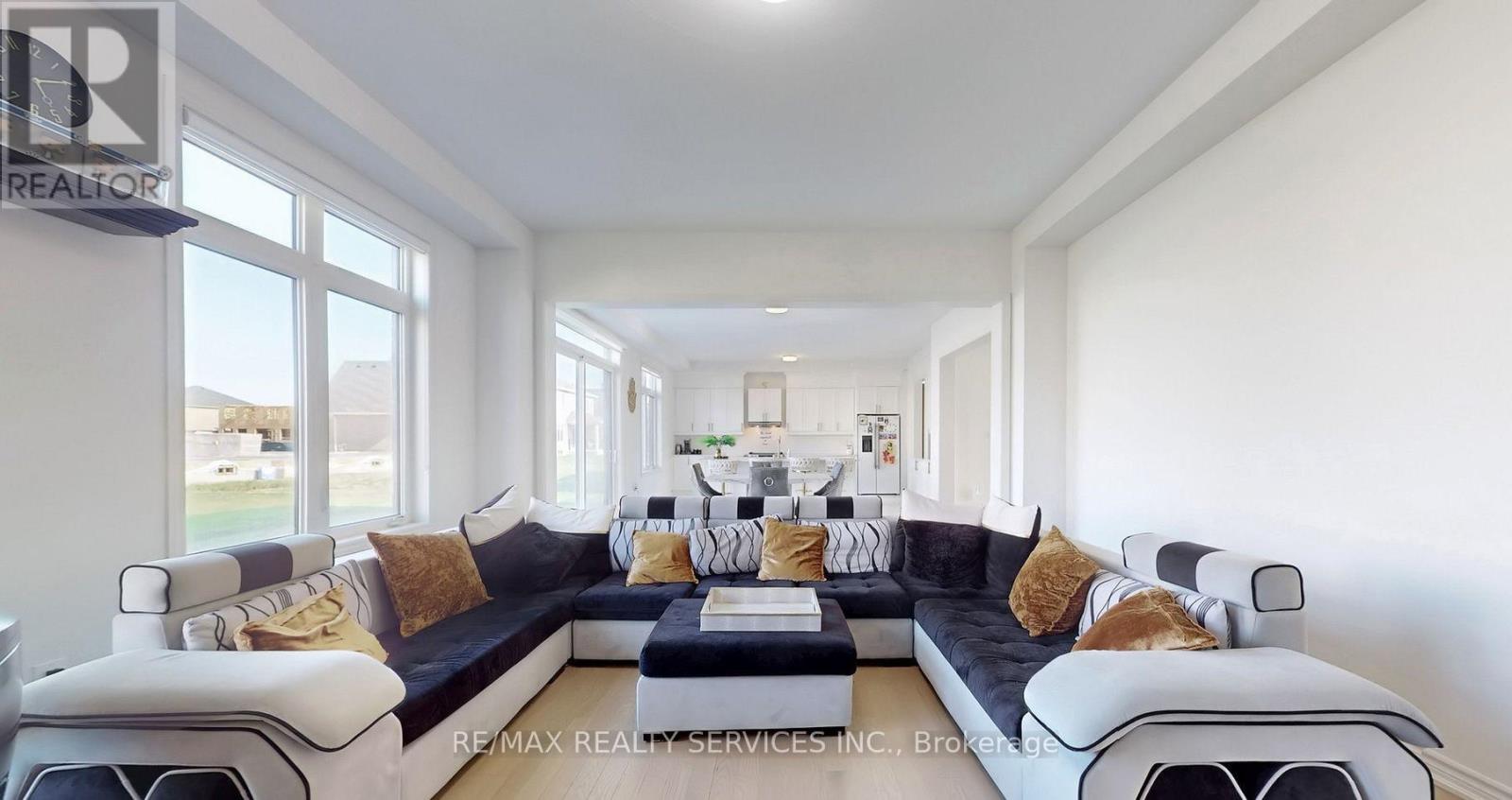 25 Bellflower Crescent, Adjala-Tosorontio, Ontario  L0G 1W0 - Photo 11 - N12926222