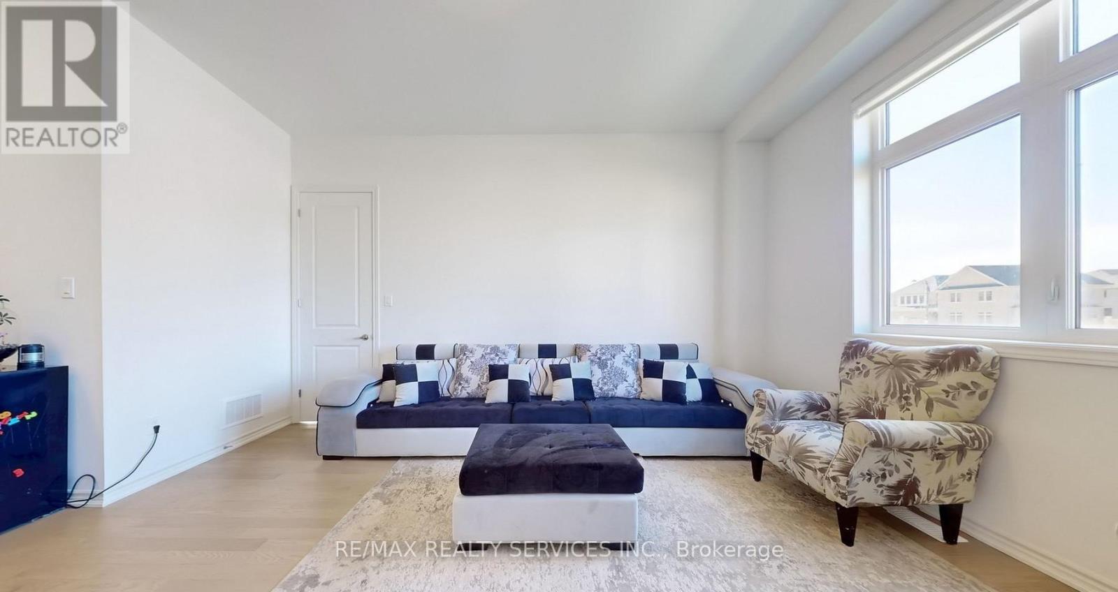 25 Bellflower Crescent, Adjala-Tosorontio, Ontario  L0G 1W0 - Photo 14 - N12926222