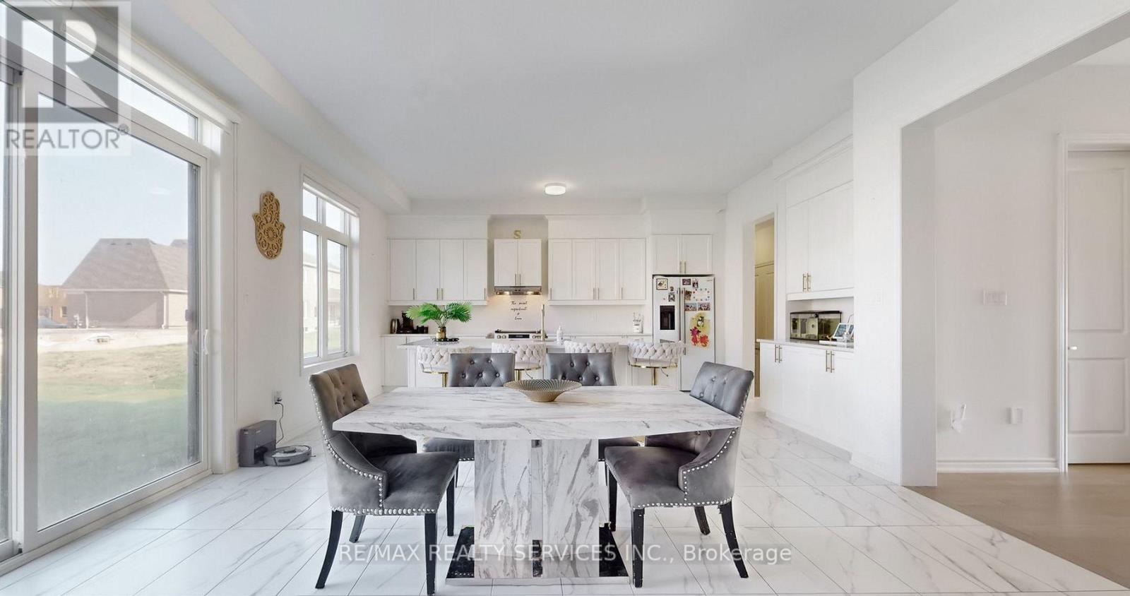 25 Bellflower Crescent, Adjala-Tosorontio, Ontario  L0G 1W0 - Photo 8 - N12926222