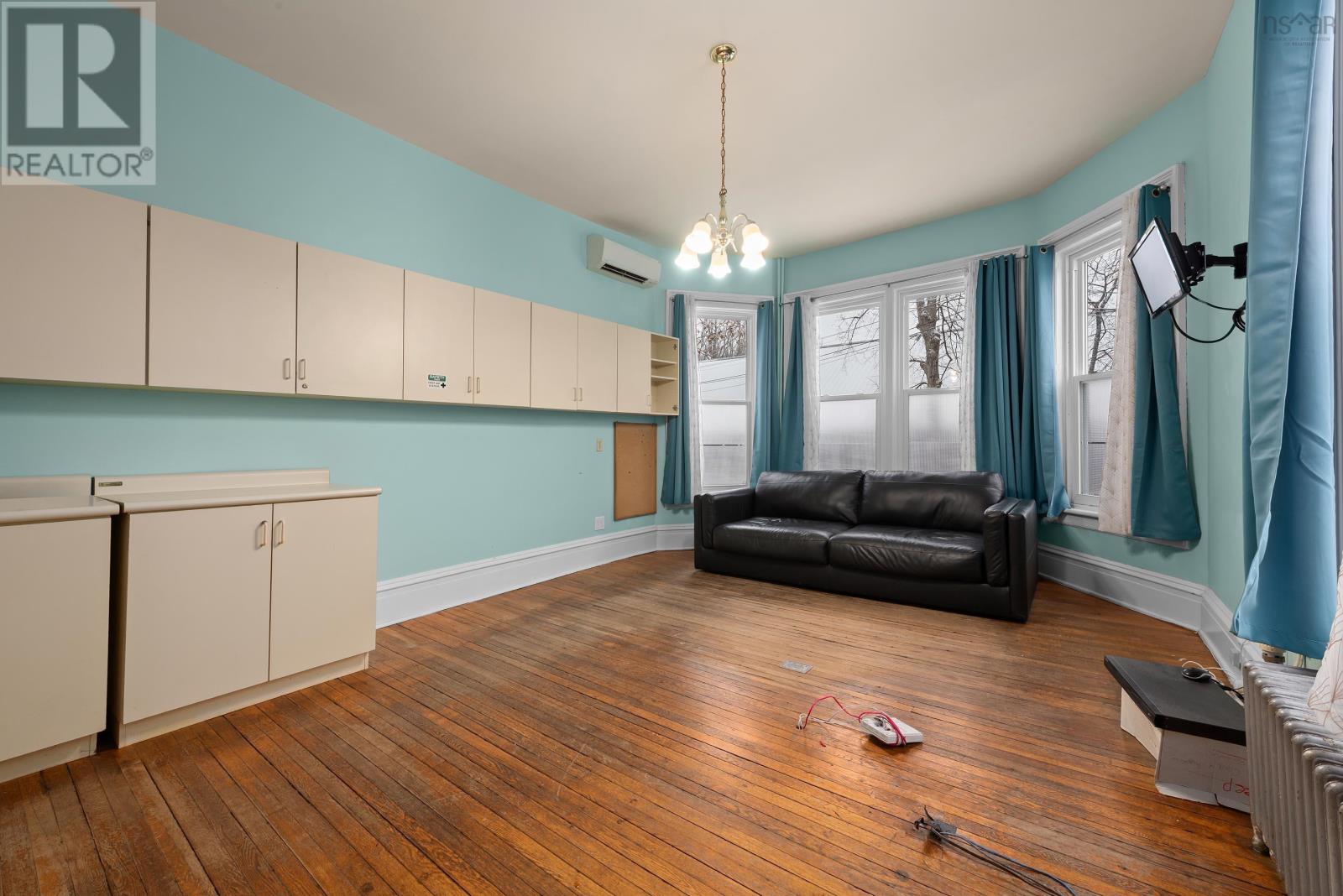 48 Elm Street, Bridgewater, Nova Scotia  B4V 2V4 - Photo 8 - 202601069