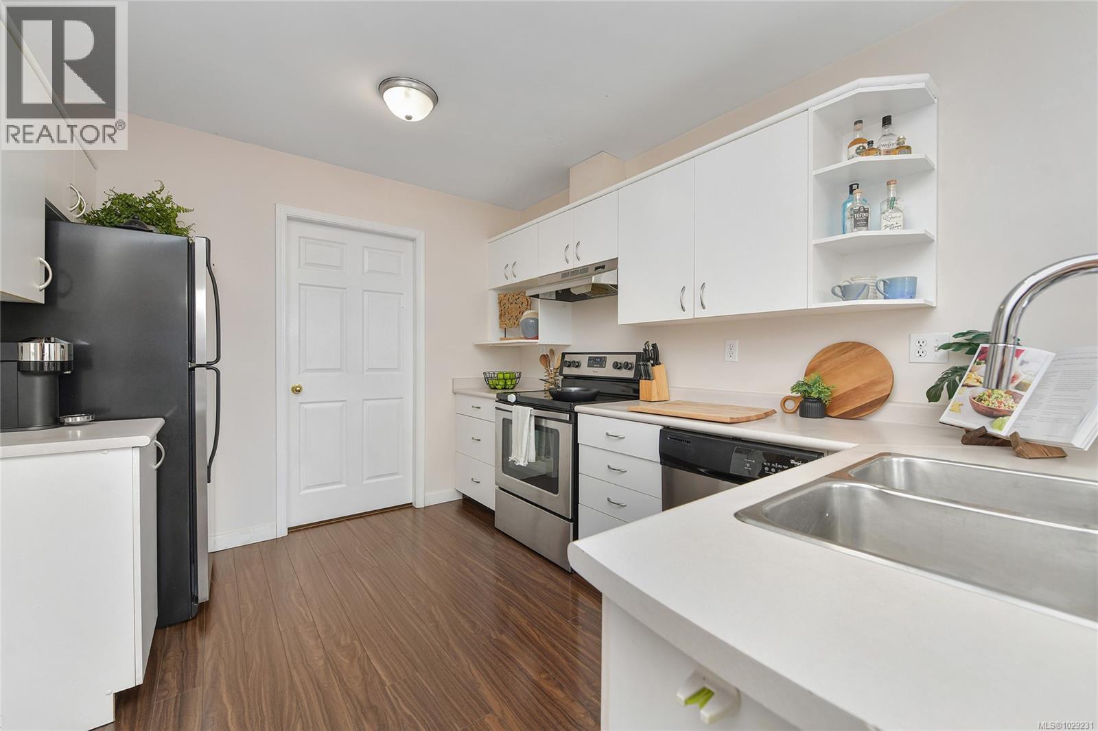 302 9945 Fifth St, Sidney, British Columbia  V8L 5L8 - Photo 13 - 1029231