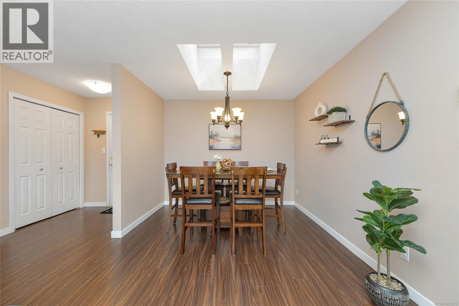 302 9945 Fifth St, Sidney, British Columbia  V8L 5L8 - Photo 7 - 1029231