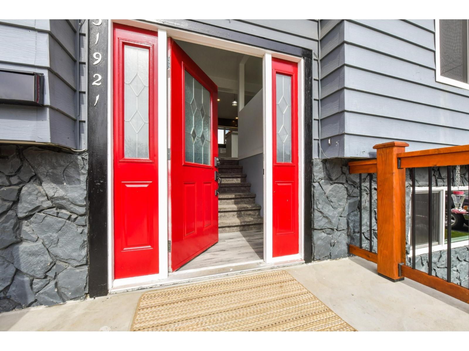 31921 Starling Avenue, Mission, British Columbia  V2V 4T8 - Photo 2 - R3102210