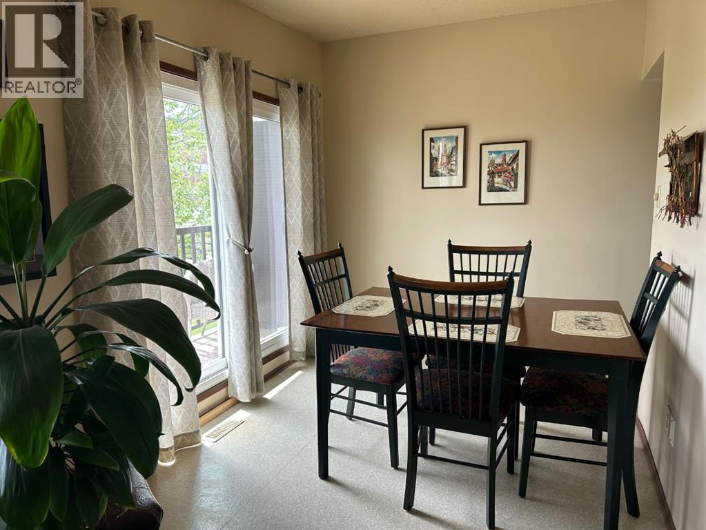 447 Huntsville Crescent Nw, Calgary, Alberta  T3K 4W3 - Photo 27 - A2293800