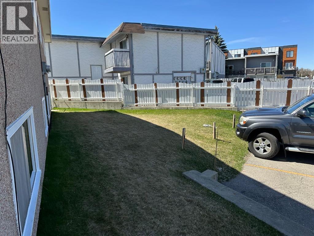 447 Huntsville Crescent Nw, Calgary, Alberta  T3K 4W3 - Photo 35 - A2293800