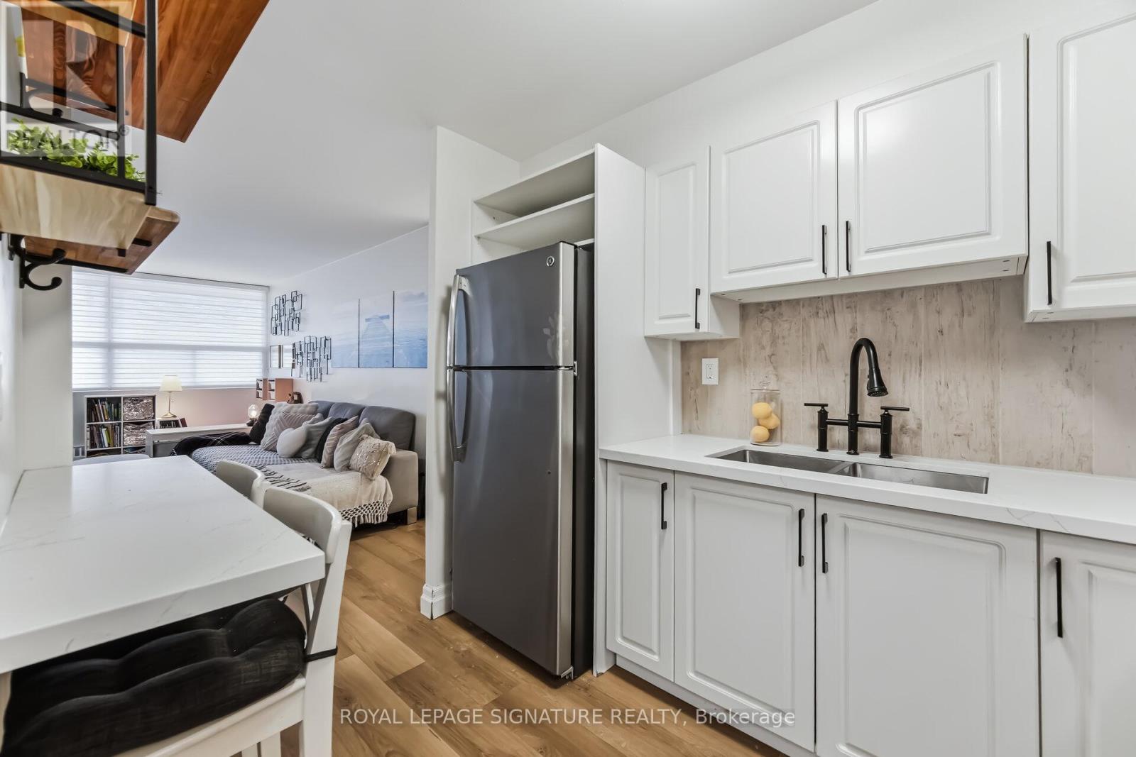 1203 - 2263 Marine Drive, Oakville, Ontario  L6L 5K1 - Photo 18 - W12926144