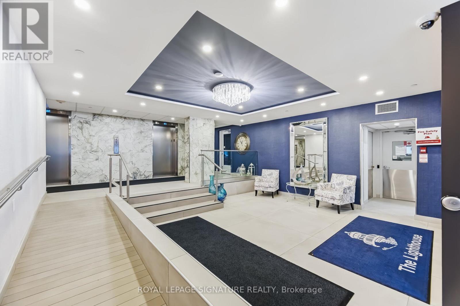 1203 - 2263 Marine Drive, Oakville, Ontario  L6L 5K1 - Photo 4 - W12926144