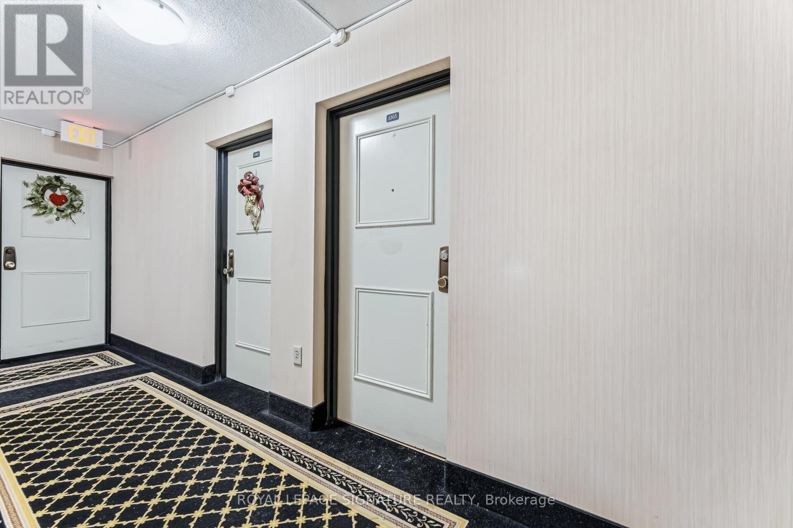 1203 - 2263 Marine Drive, Oakville, Ontario  L6L 5K1 - Photo 5 - W12926144