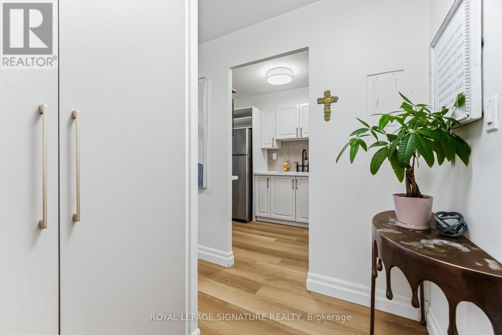 1203 - 2263 Marine Drive, Oakville, Ontario  L6L 5K1 - Photo 7 - W12926144