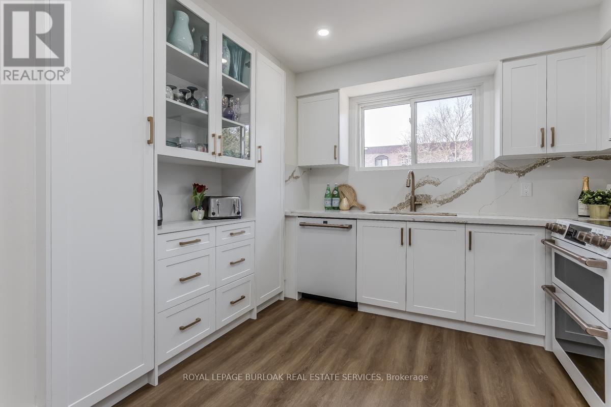 621 Francis Road, Burlington, Ontario  L7T 3X6 - Photo 10 - W12926172