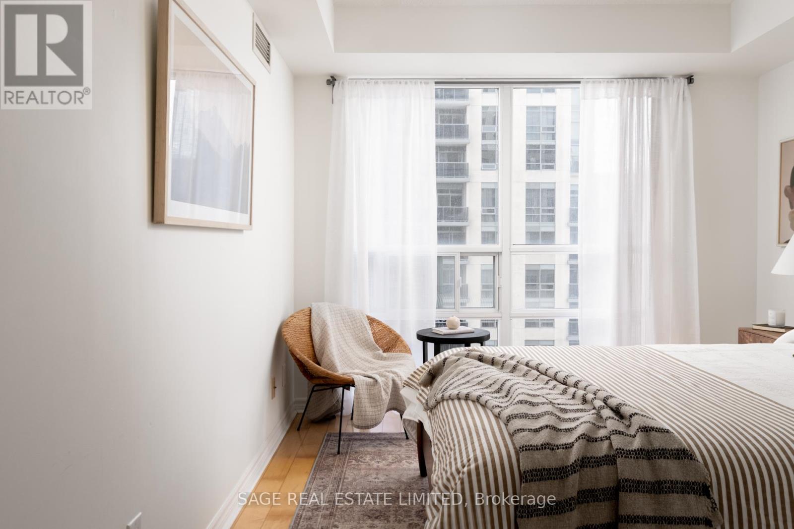 1604 - 5 Michael Power Place, Toronto, Ontario  M9A 0A3 - Photo 12 - W12926176