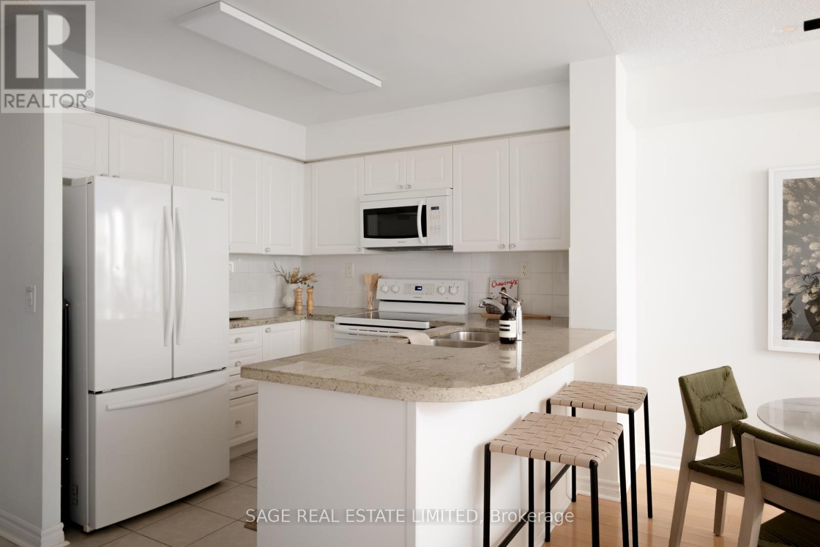 1604 - 5 Michael Power Place, Toronto, Ontario  M9A 0A3 - Photo 4 - W12926176